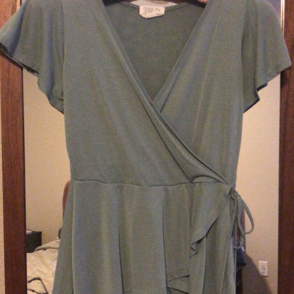 Plunge Peplum Top